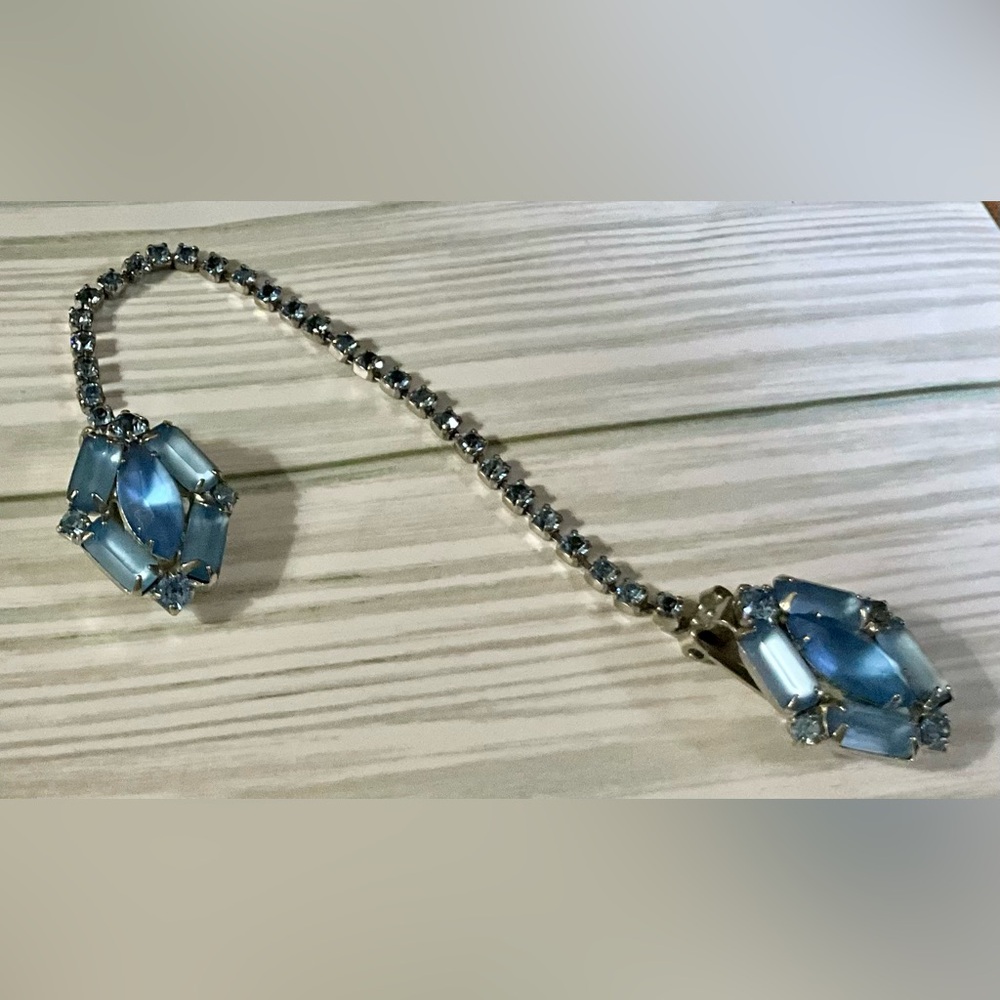 Sparkling Faceted Blue Stones Sweater Guard Collar Clip Vintage Unsigned - Picture 2 of 9